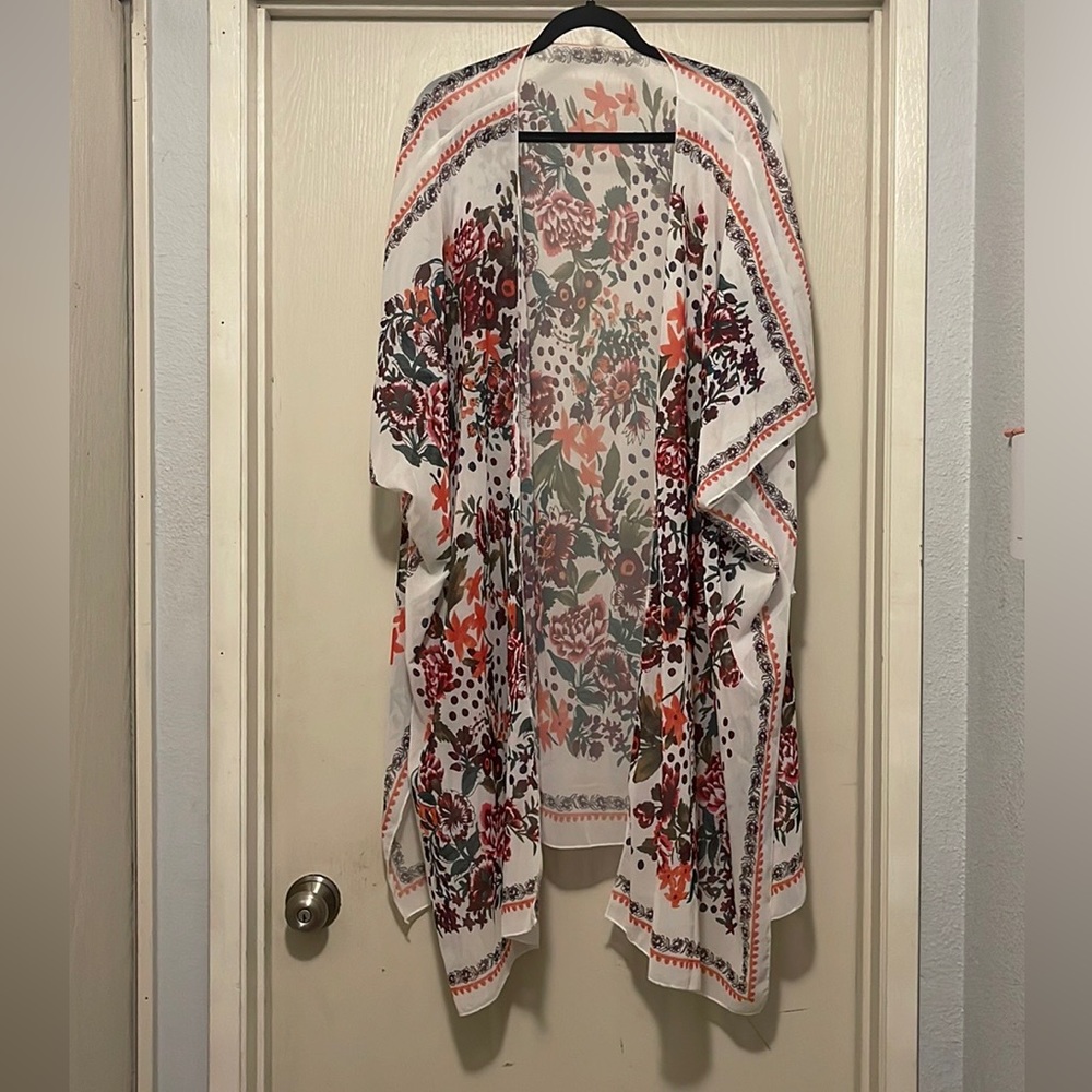 Floral Open-Front Kimono Shrug in White and Red